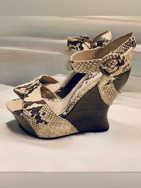 Alice + Olivia "Jana" Platform Wedge Snakeskin Sandals Sz. 9.5
